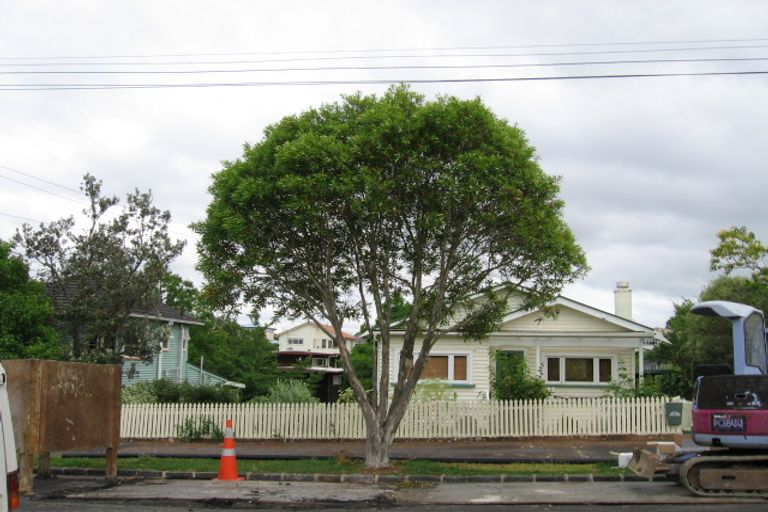 Photo of property in 9 Newell Street, Point Chevalier, Auckland, 1022