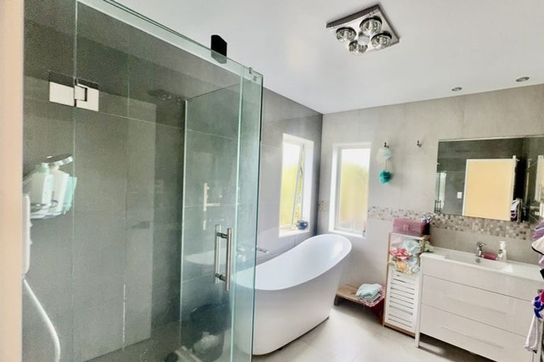 Photo of property in 240 Sturges Road, Henderson, Auckland, 0612