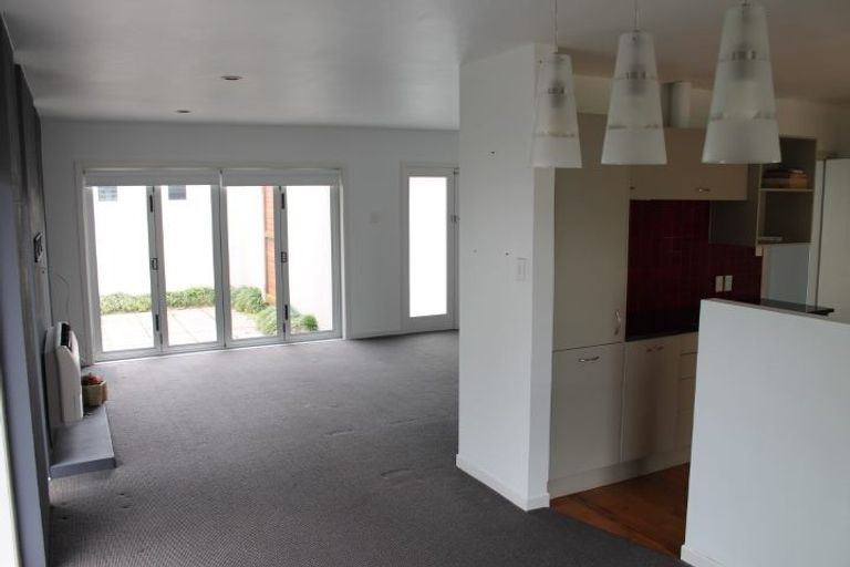 Photo of property in 92 Shakespeare Road, Milford, Auckland, 0620