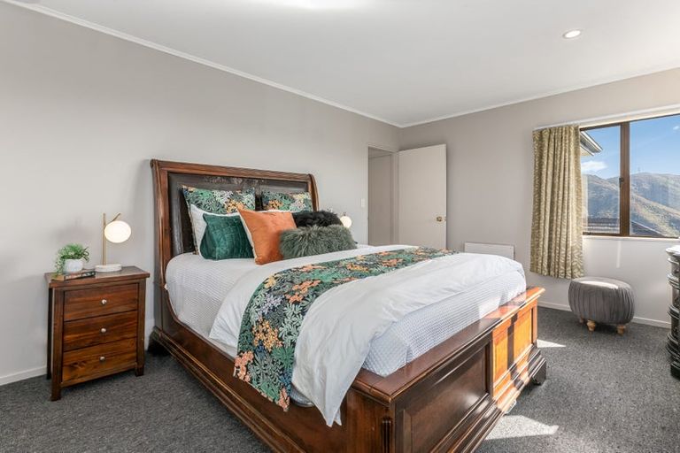 Photo of property in 21 Landsdowne Terrace, Karori, Wellington, 6012