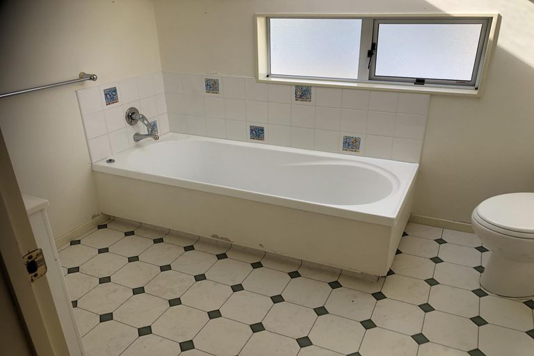 Photo of property in 46 Millstream Drive, Henderson, Auckland, 0610