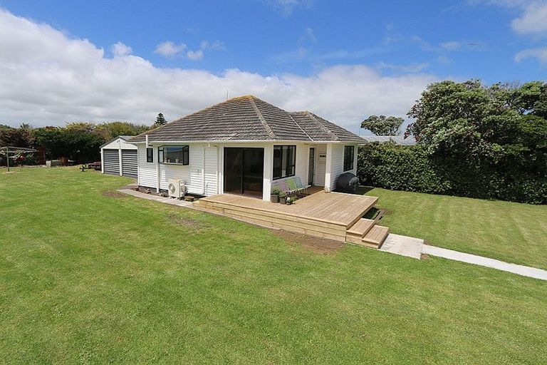 Photo of property in 19 Hector Place, Opunake, 4616