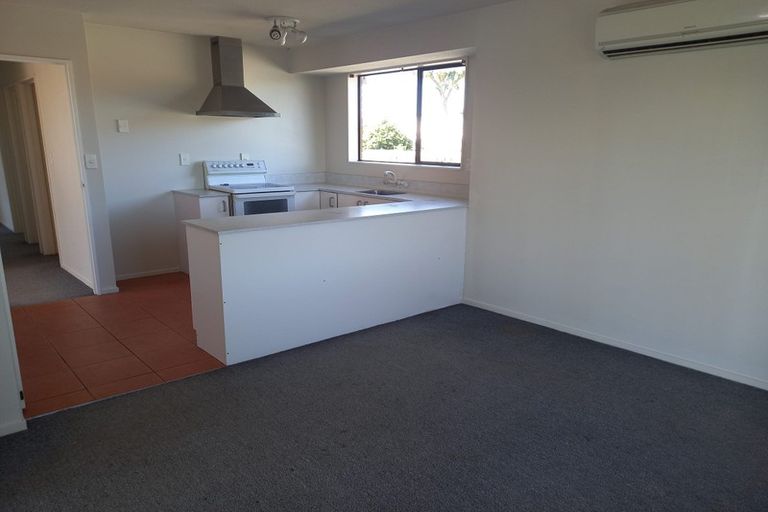 Photo of property in 2/42 Wilson Street, Islington, Christchurch, 8042