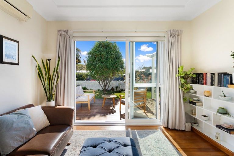 Photo of property in 6 Dolbel Street, Taradale, Napier, 4112