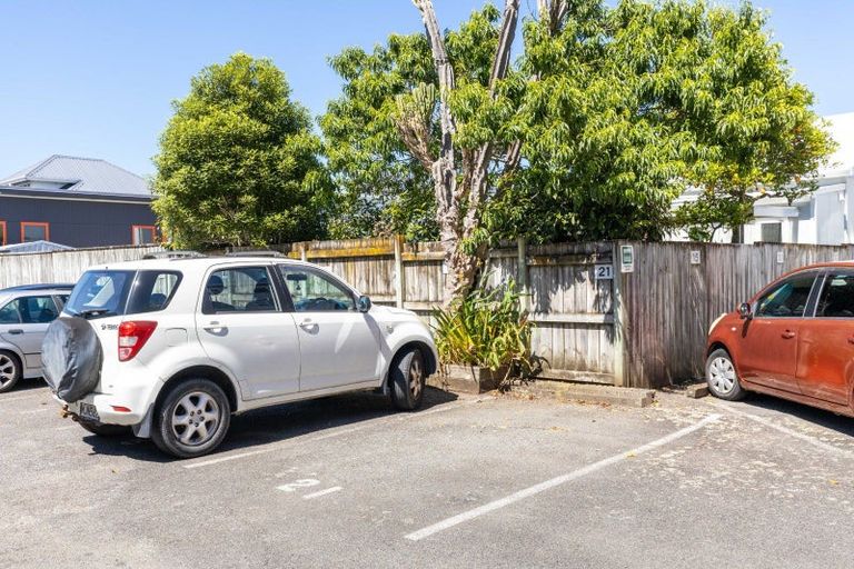 Photo of property in Devonport Apartments, 21/127 Saint Aubyn Street, New Plymouth, 4310