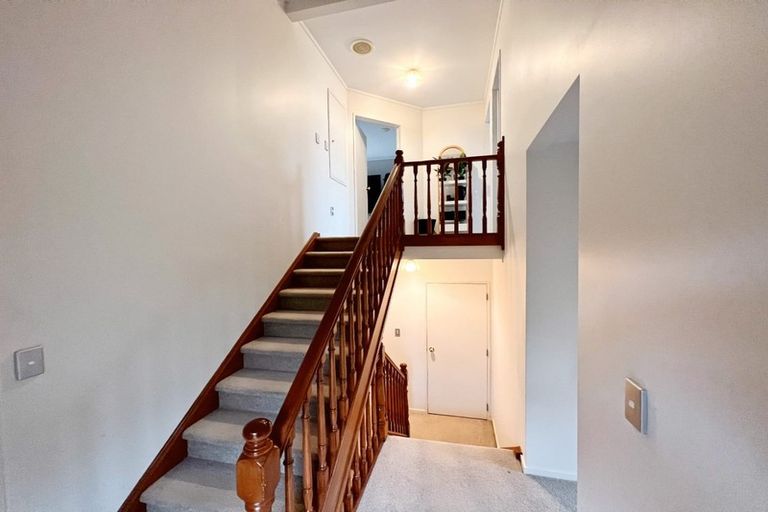 Photo of property in 4 Oystergrove Road, West Harbour, Auckland, 0618