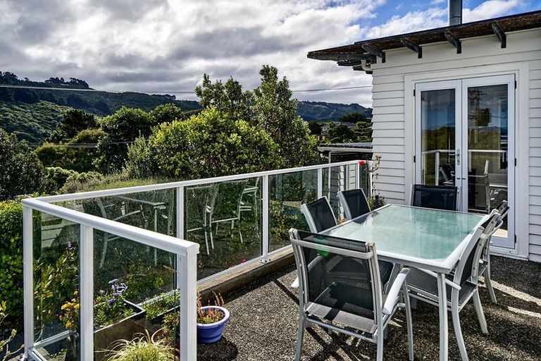 Photo of property in 1 Singers Road, Korokoro, Lower Hutt, 5012