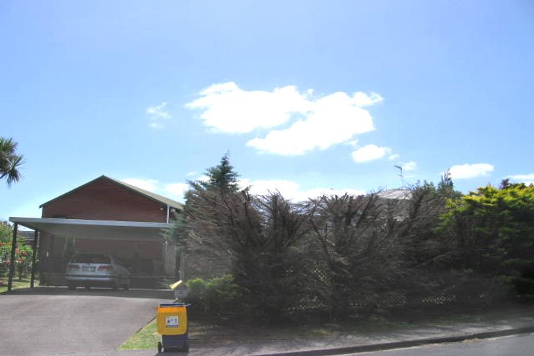 Photo of property in 33 Gatman Street, Birkdale, Auckland, 0626