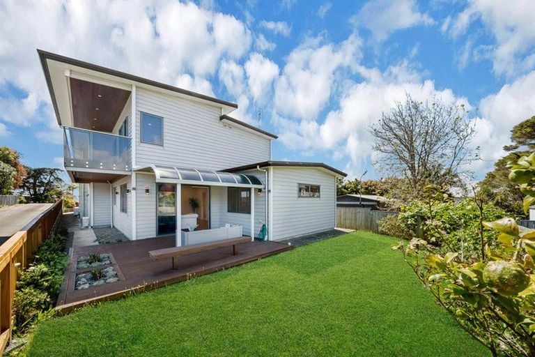 Photo of property in 66a Marine Parade, Mellons Bay, Auckland, 2014