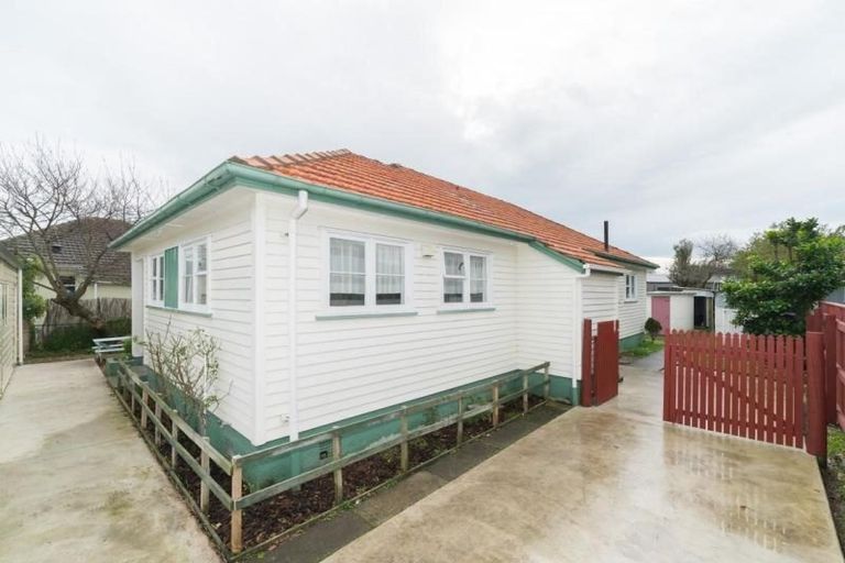 Photo of property in 33 Moheke Avenue, Roslyn, Palmerston North, 4414