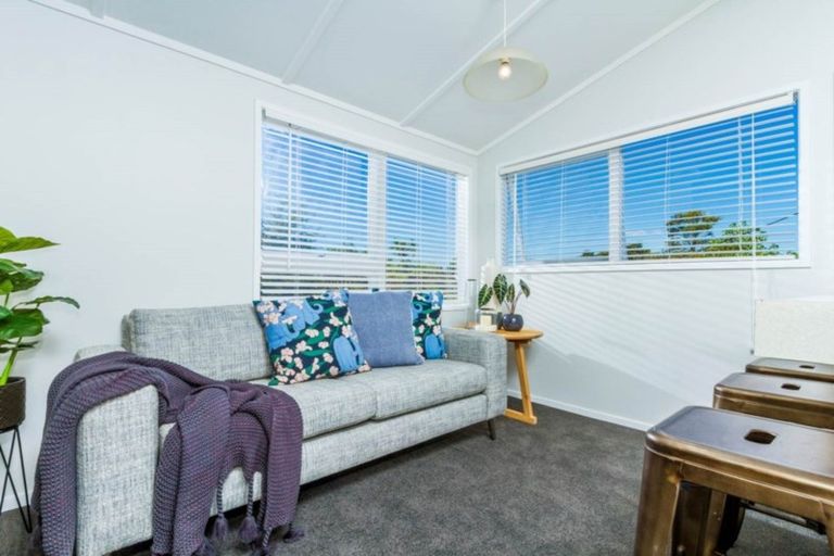 Photo of property in 60 Channel View Road, Campbells Bay, Auckland, 0630