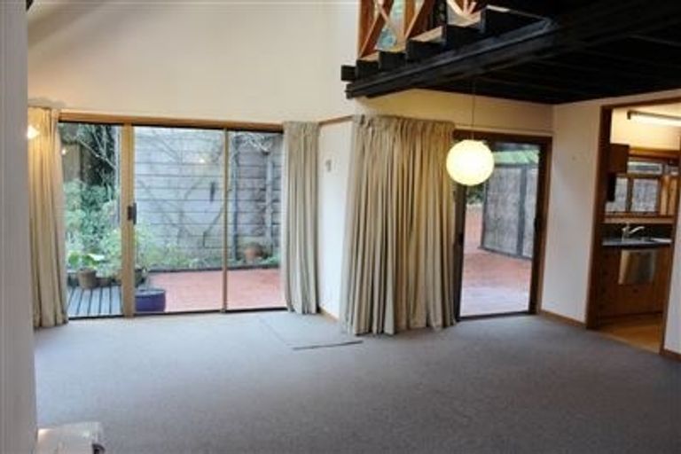 Photo of property in 21 Kakariki Grove, Waikanae, 5036