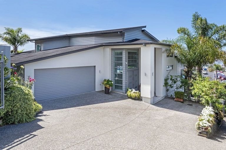 Photo of property in 74 Compass Way, Half Moon Bay, Auckland, 2012