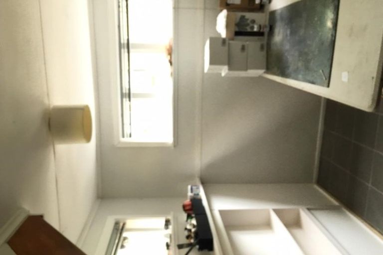 Photo of property in 5 Edinburgh Terrace, Berhampore, Wellington, 6023