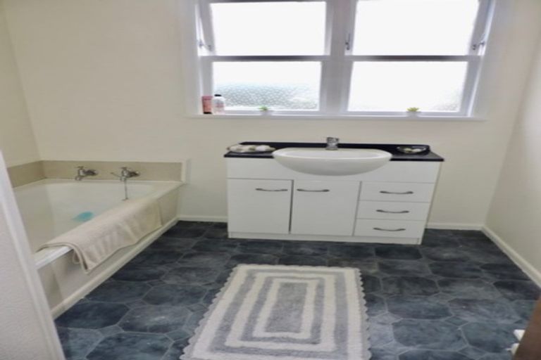 Photo of property in 89 Redwood Avenue, Tawa, Wellington, 5028