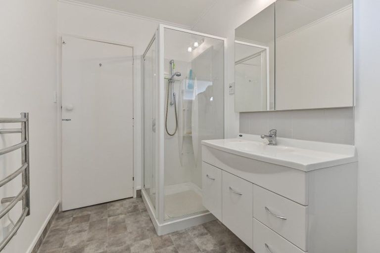 Photo of property in 6 Carl Avenue, Havelock North, 4130