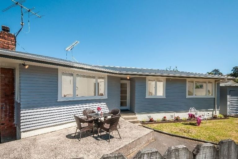 Photo of property in 1/15 Seine Road, Forrest Hill, Auckland, 0620