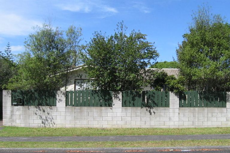 Photo of property in 11 Wilkinson Way, Browns Bay, Auckland, 0630