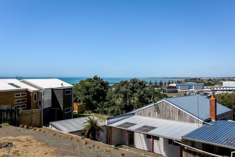 Photo of property in 32 Ngamotu Road, Moturoa, New Plymouth, 4310