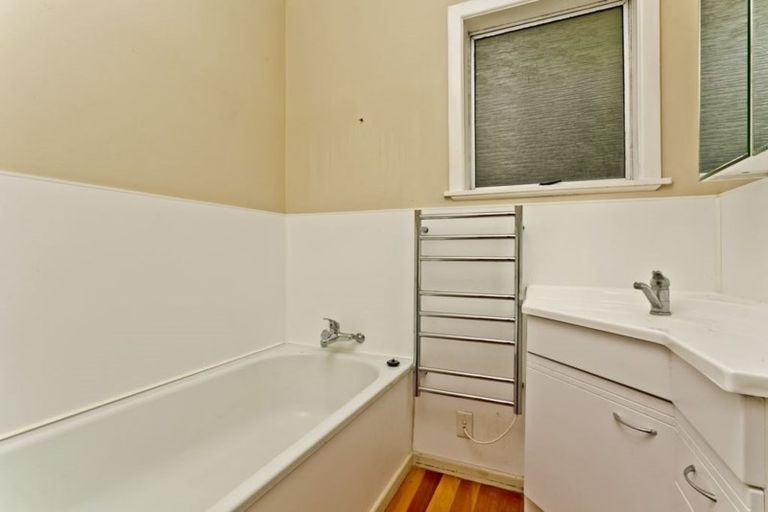 Photo of property in 14 Shanaway Rise, Hillcrest, Auckland, 0627