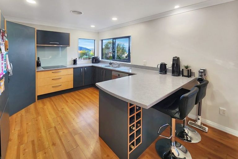 Photo of property in 16 Birkinshaw Grove, Riverstone Terraces, Upper Hutt, 5018