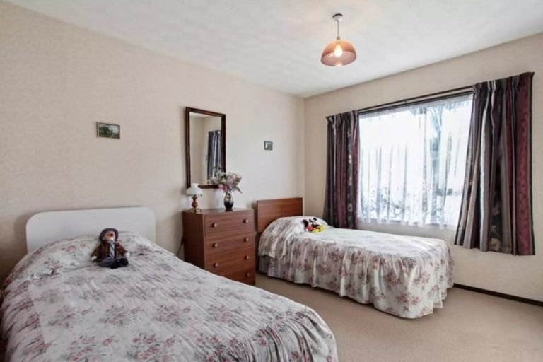 Photo of property in 25 Wyatt Place, Russley, Christchurch, 8042