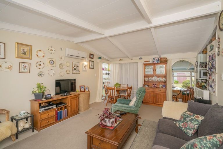 Photo of property in 14 Annette Place, Whitianga, 3510