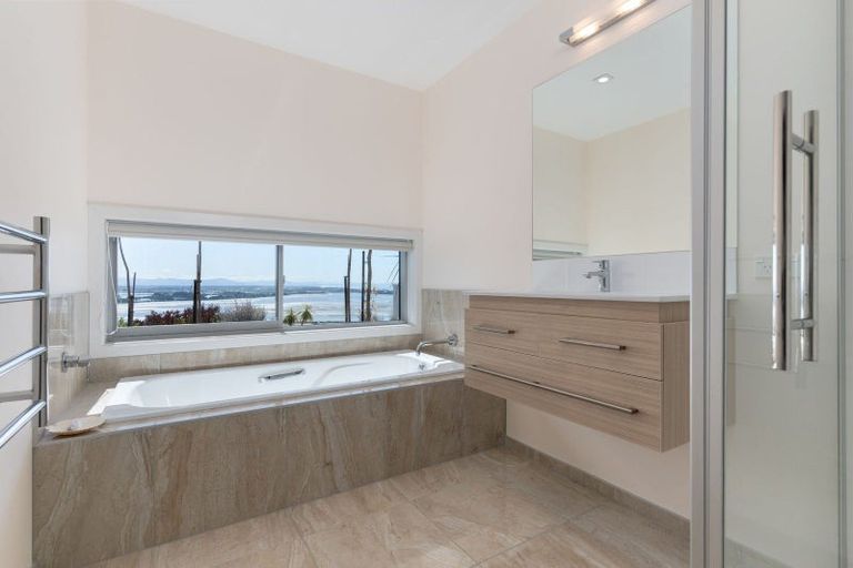 Photo of property in 1 Saint Remy Lane, Redcliffs, Christchurch, 8081