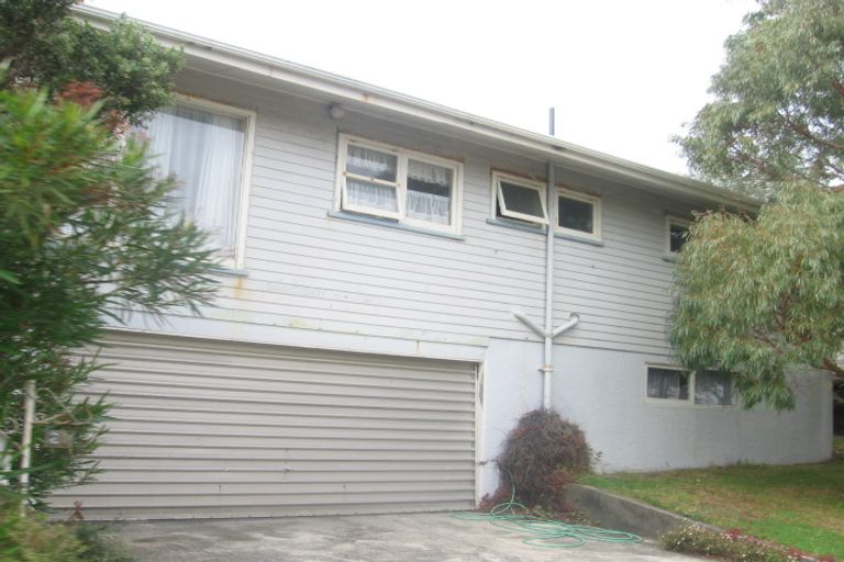 Photo of property in 21 Bushey Way, Maungaraki, Lower Hutt, 5010