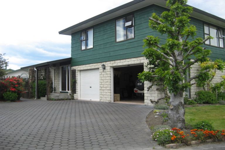 Photo of property in 26 Connemara Drive, Northwood, Christchurch, 8051