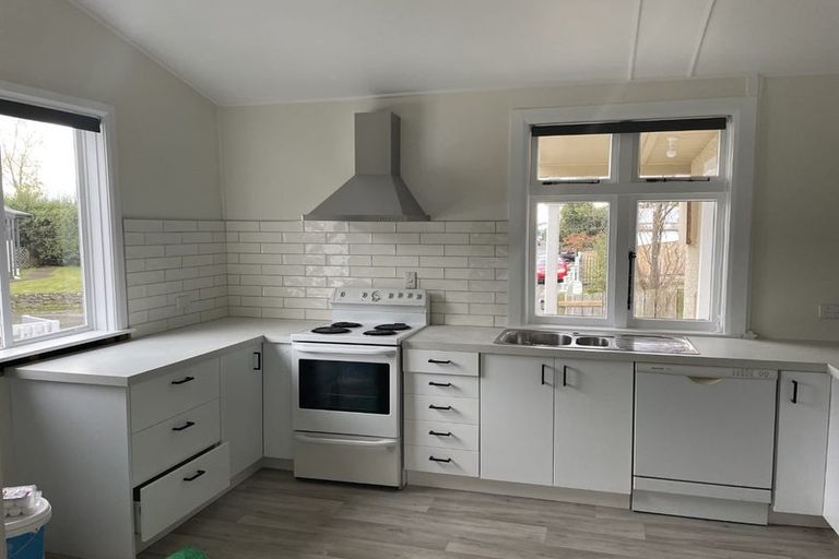 Photo of property in 23 Perrin Place, Kelvin Grove, Palmerston North, 4414