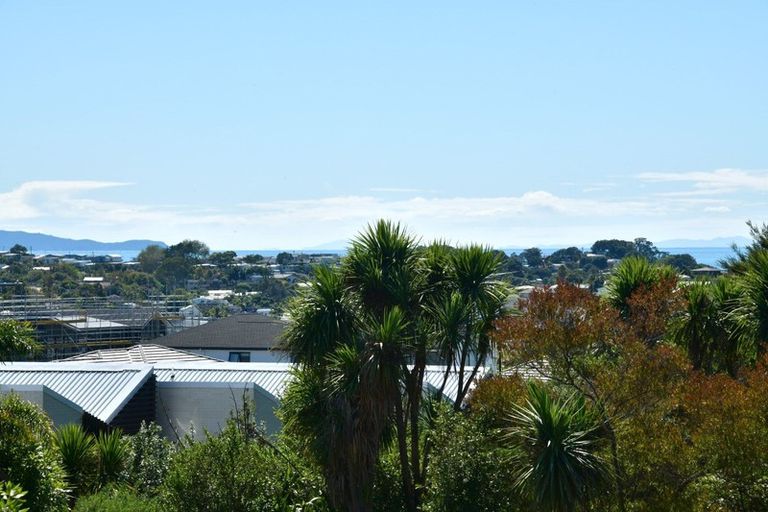 Photo of property in 1/4 John Dee Crescent, Red Beach, 0932