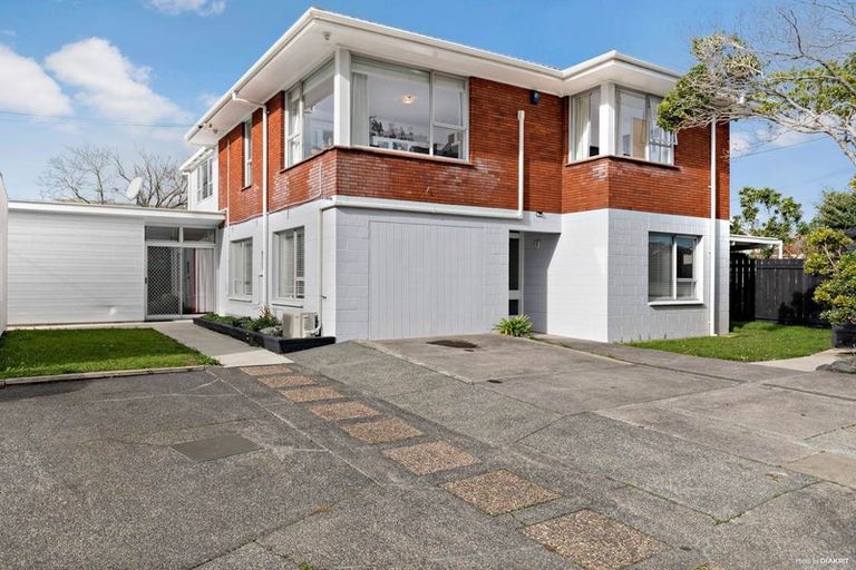 Photo of property in 76a Lake Road, Narrow Neck, Auckland, 0624