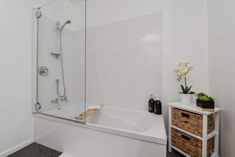 Photo of property in 97 Collins Road, Melville, Hamilton, 3206