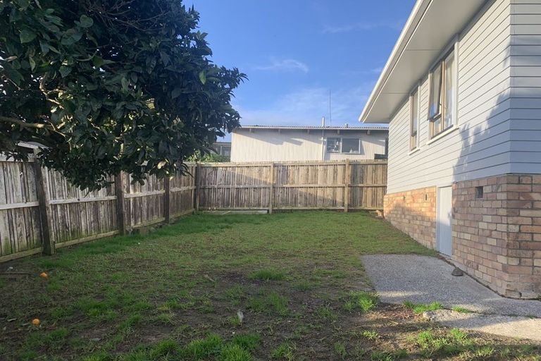 Photo of property in 1/114 Kervil Avenue, Te Atatu Peninsula, Auckland, 0610