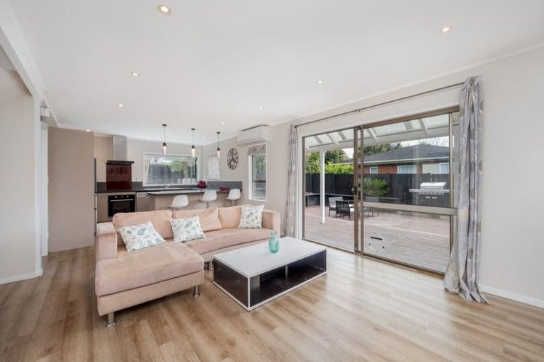 Photo of property in 2/9 Imogene Way, Half Moon Bay, Auckland, 2012