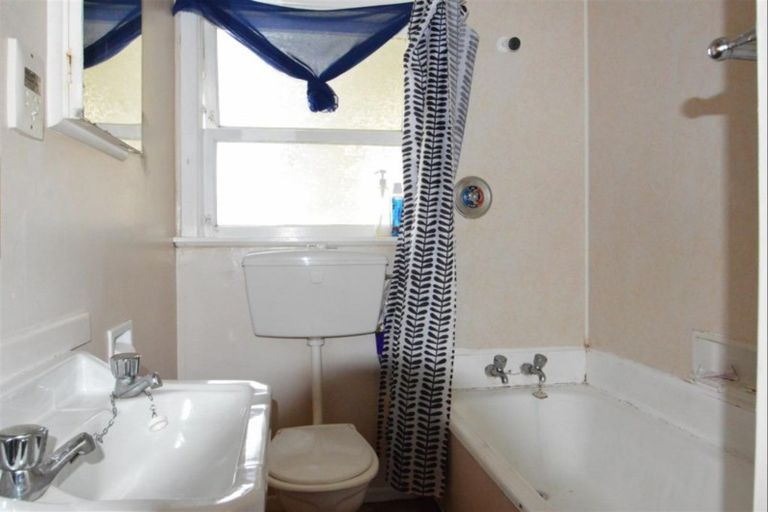 Photo of property in 1 Sherwood Place, Levin, 5510