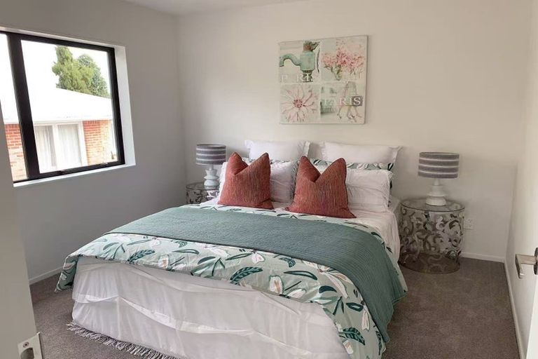 Photo of property in 142a Luckens Road, West Harbour, Auckland, 0618