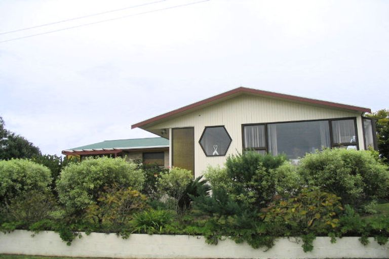 Photo of property in 16 Rangikapiti Road, Coopers Beach, 0420