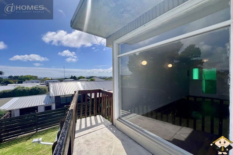 Photo of property in 84 Roberts Road, Te Atatu South, Auckland, 0610