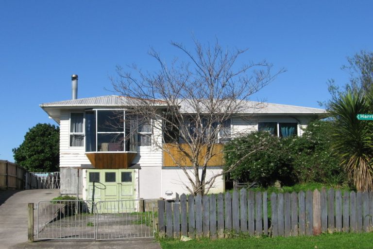Photo of property in 2/52 Harrington Road, Henderson, Auckland, 0610