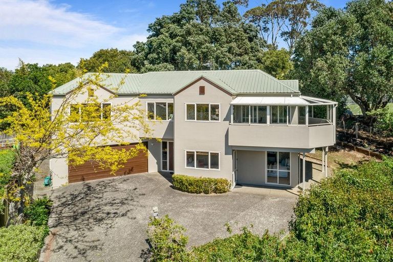 Photo of property in 2/23 Wairau Road, Forrest Hill, Auckland, 0627