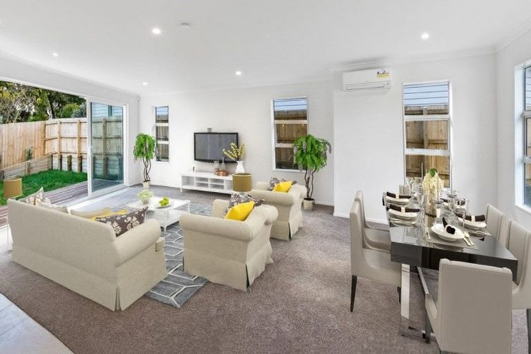 Photo of property in 9 Church Street, Winton, 9720