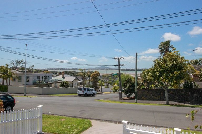 Photo of property in 12 Richmond Avenue, Northcote Point, Auckland, 0627
