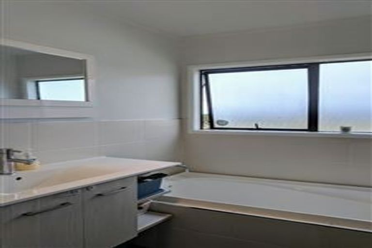 Photo of property in 24 Orton Street, Glenfield, Auckland, 0627