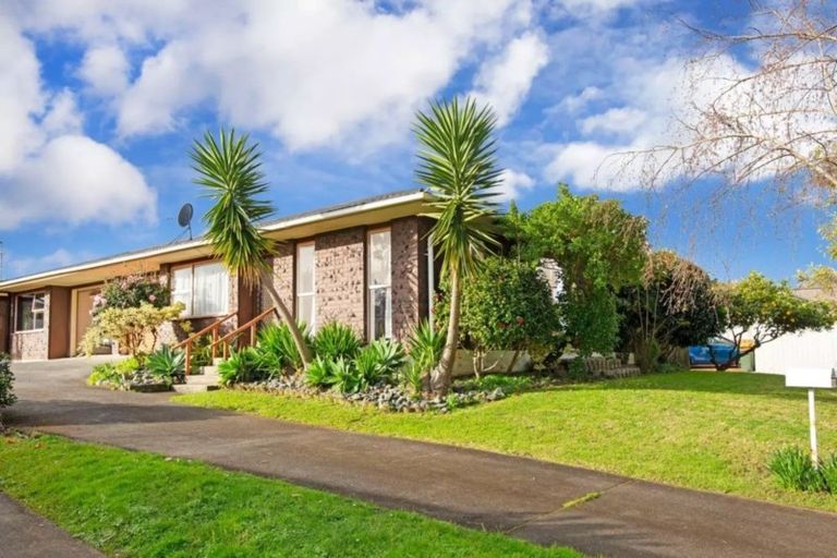 Photo of property in 6a Ballater Place, Highland Park, Auckland, 2010