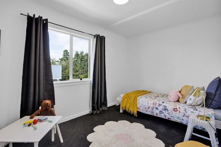 Photo of property in 20 Stuart Place, Blagdon, New Plymouth, 4310