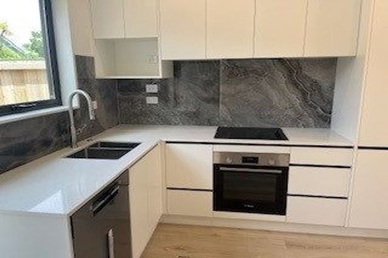 Photo of property in 29d Takapu Street, Henderson, Auckland, 0612