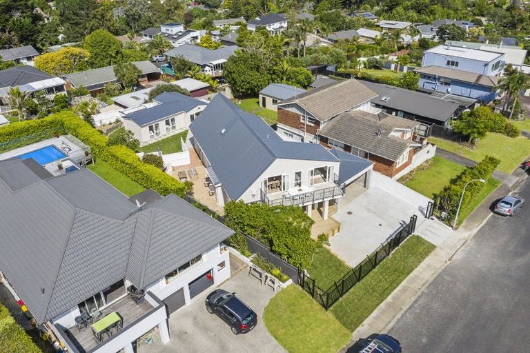 Photo of property in 16 Paisley Street, Mellons Bay, Auckland, 2014