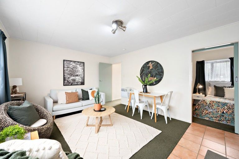 Photo of property in 2/52 Russell Terrace, Berhampore, Wellington, 6023